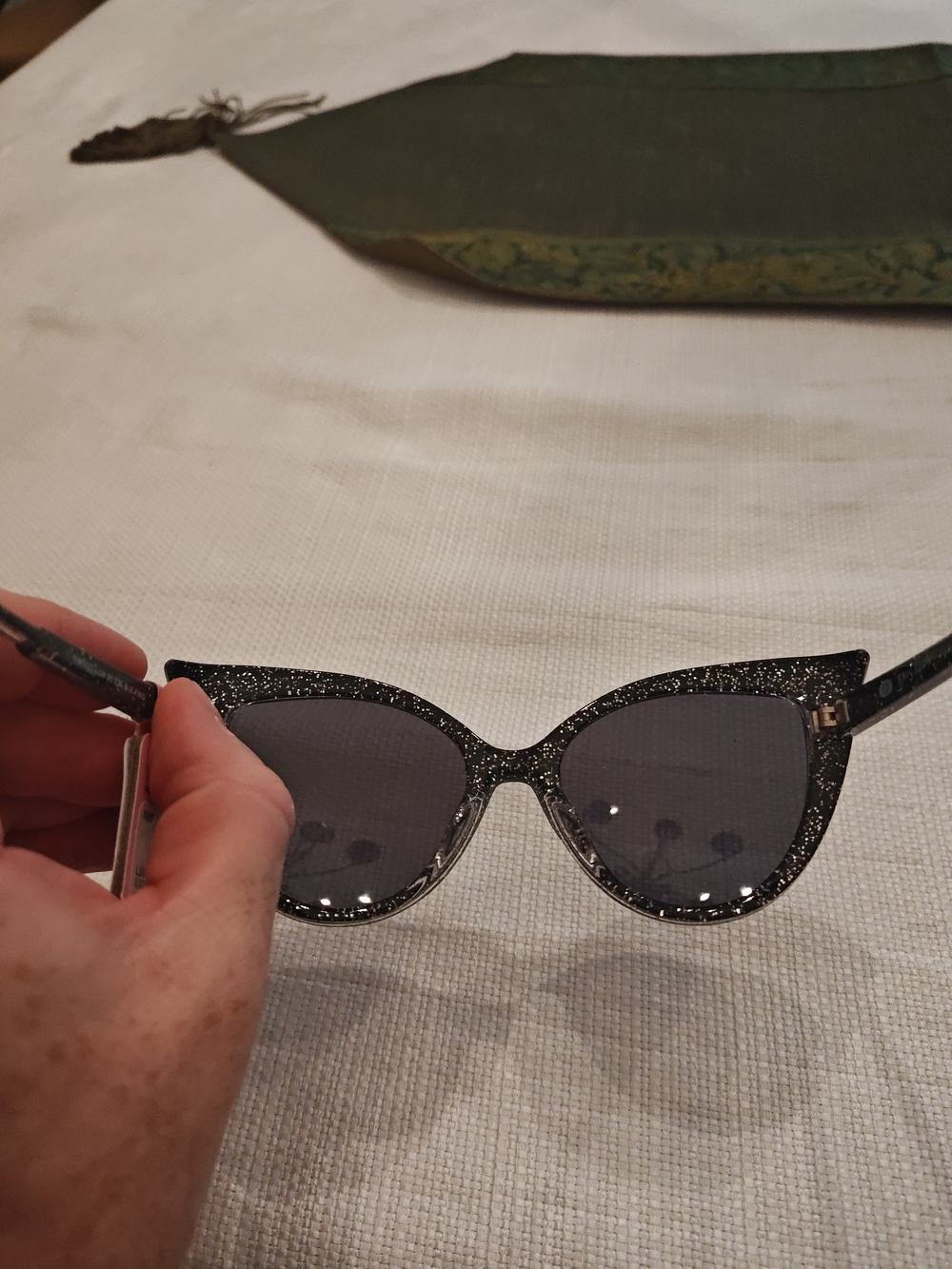 Black Cat-Eye Women's Sunglasses - Black - Picture 3 of 5